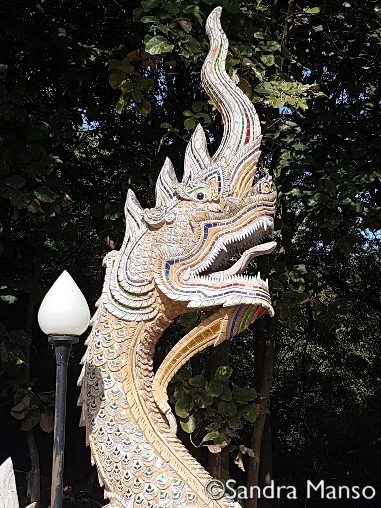 thaïlande temple bouddha dragon